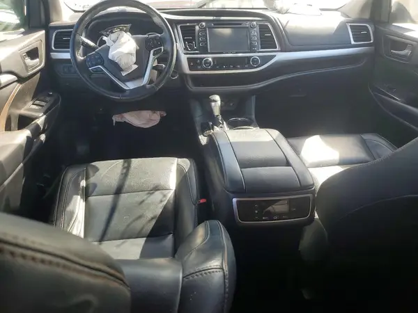 5TDKZRFHXJS264180 2018 TOYOTA HIGHLANDER - Image 8