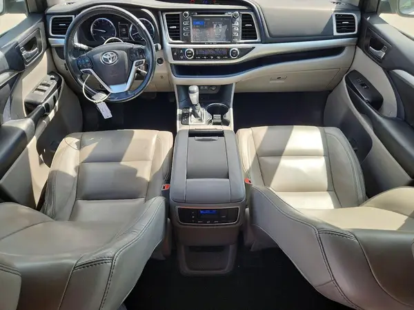 5TDKZRFHXJS264955 2018 TOYOTA HIGHLANDER - Image 8