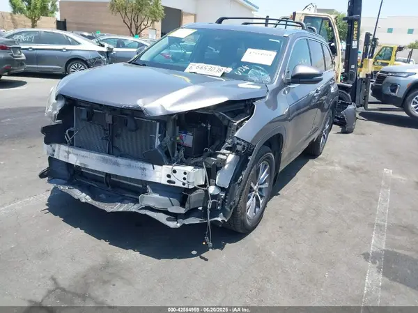 5TDKZRFHXJS271758 2018 TOYOTA HIGHLANDER - Image 2