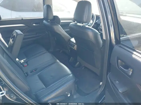 5TDKZRFHXJS271808 2018 TOYOTA HIGHLANDER - Image 8