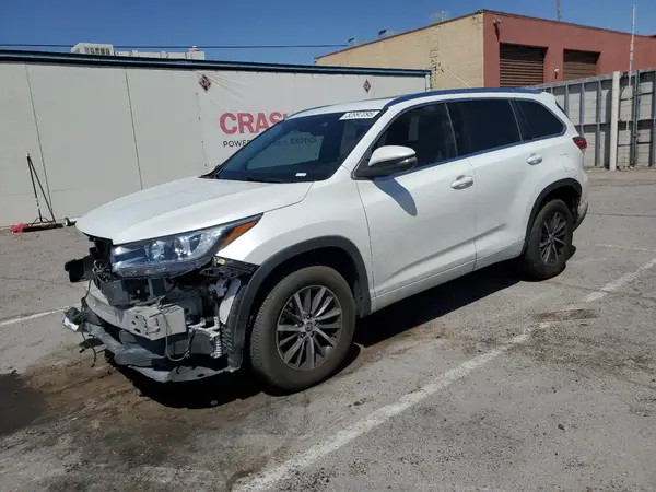 5TDKZRFHXJS272439 2018 TOYOTA HIGHLANDER - Image 1