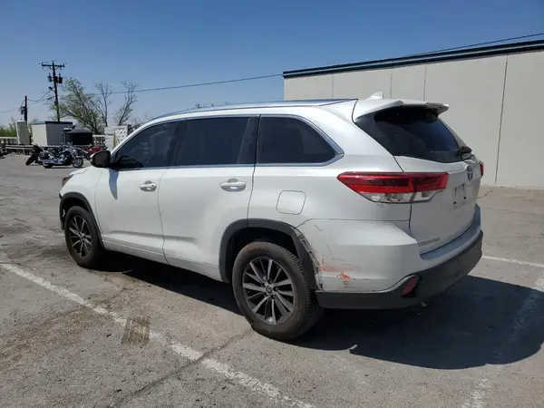 5TDKZRFHXJS272439 2018 TOYOTA HIGHLANDER - Image 2