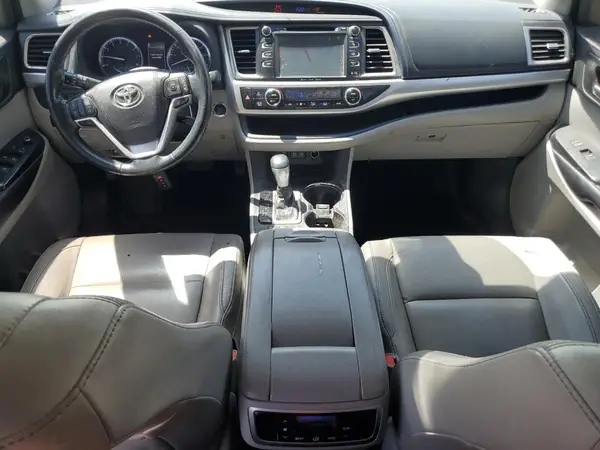 5TDKZRFHXJS272439 2018 TOYOTA HIGHLANDER - Image 8