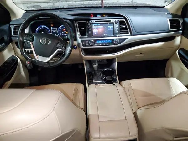 5TDKZRFHXJS272649 2018 TOYOTA HIGHLANDER - Image 8