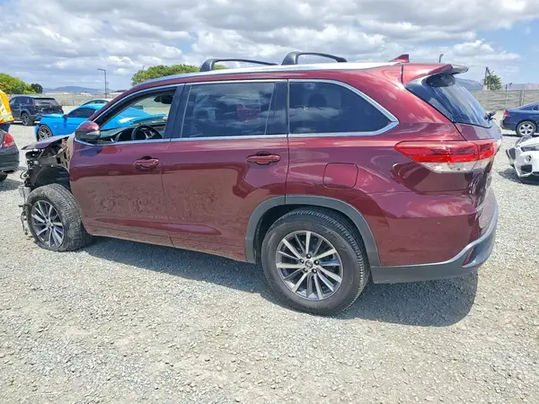 5TDKZRFHXJS281108 2018 TOYOTA HIGHLANDER - Image 2