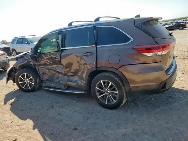 5TDKZRFHXJS283683 2018 TOYOTA HIGHLANDER - Image 2