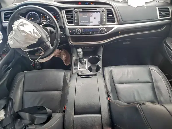 5TDKZRFHXJS283683 2018 TOYOTA HIGHLANDER - Image 8