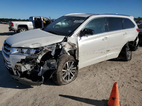 5TDKZRFHXJS527073 2018 TOYOTA HIGHLANDER - Image 1