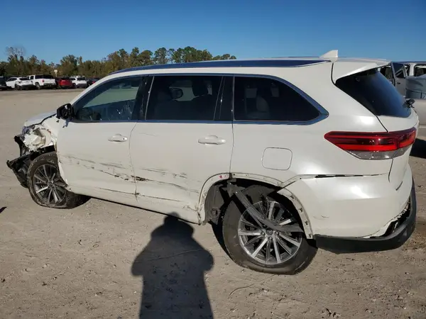5TDKZRFHXJS527073 2018 TOYOTA HIGHLANDER - Image 2