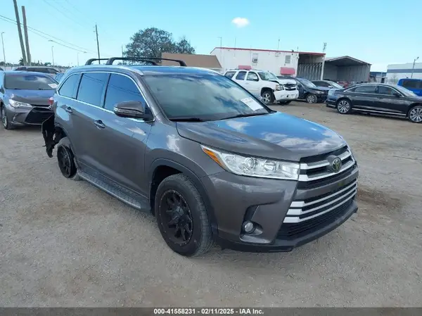 5TDKZRFHXJS530037 2018 TOYOTA HIGHLANDER - Image 1