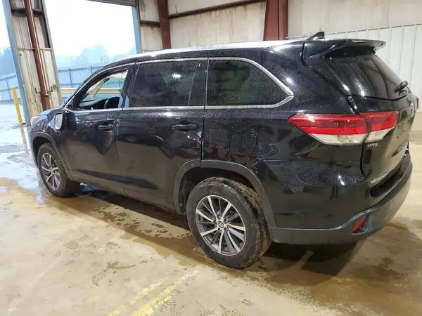 5TDKZRFHXJS532211 2018 TOYOTA HIGHLANDER - Image 2