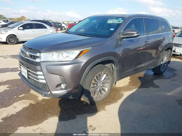 5TDKZRFHXJS534847 2018 TOYOTA HIGHLANDER - Image 2