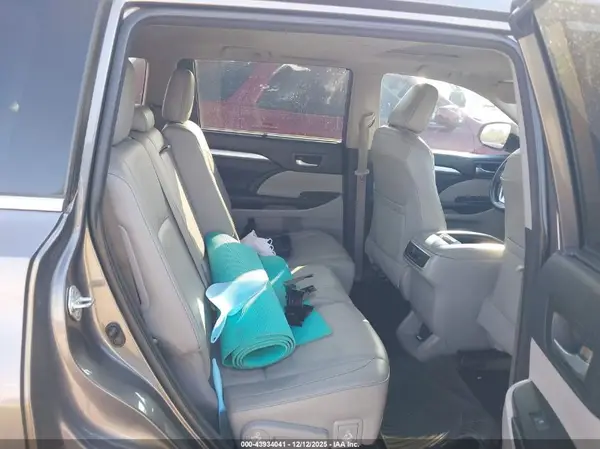5TDKZRFHXJS534847 2018 TOYOTA HIGHLANDER - Image 8