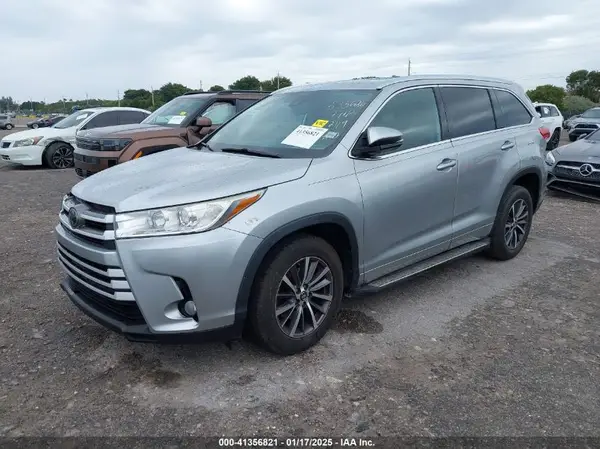 5TDKZRFHXJS535626 2018 TOYOTA HIGHLANDER - Image 2