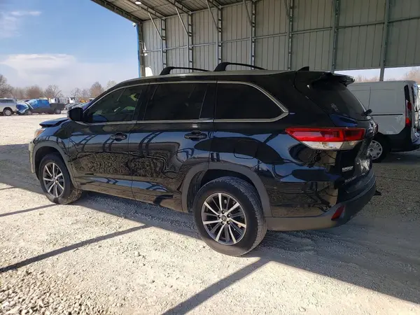 5TDKZRFHXJS536310 2018 TOYOTA HIGHLANDER - Image 2