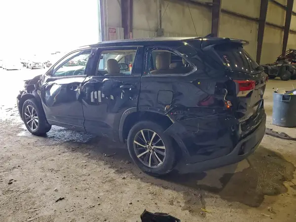 5TDKZRFHXJS538154 2018 TOYOTA HIGHLANDER - Image 2