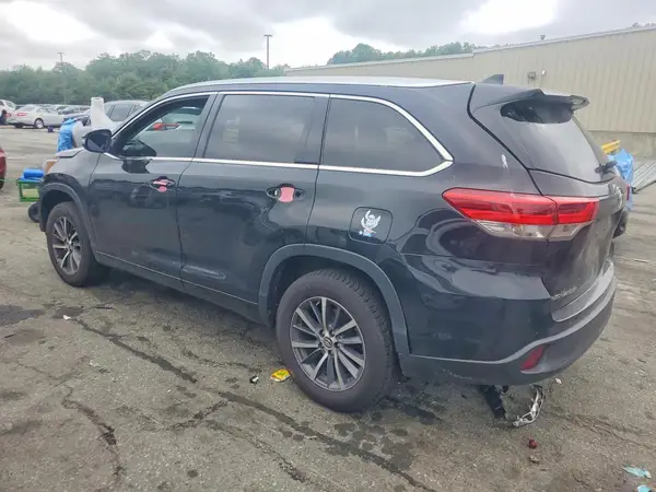 5TDKZRFHXJS538705 2018 TOYOTA HIGHLANDER - Image 2