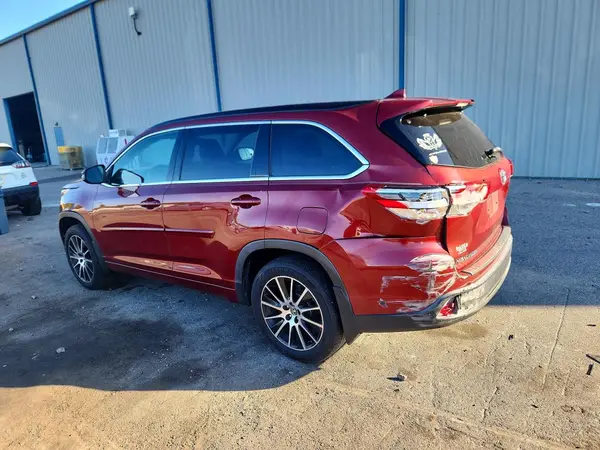 5TDKZRFHXJS539000 2018 TOYOTA HIGHLANDER - Image 2