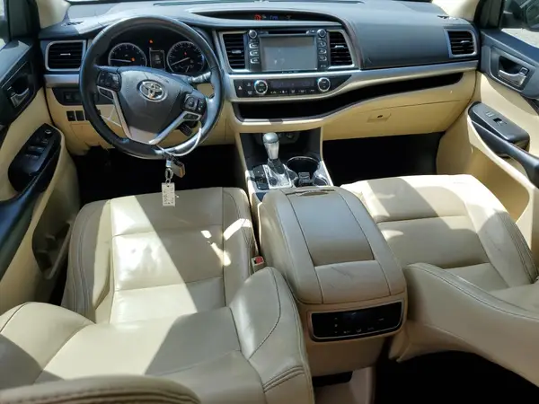 5TDKZRFHXJS539384 2018 TOYOTA HIGHLANDER - Image 8