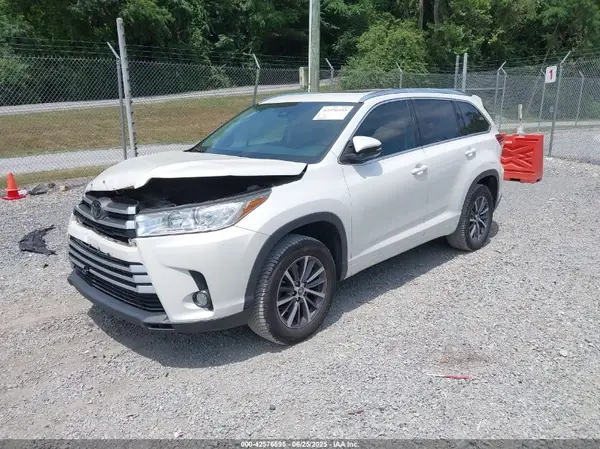 5TDKZRFHXJS541345 2018 TOYOTA HIGHLANDER - Image 2