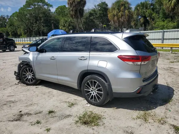 5TDKZRFHXJS541927 2018 TOYOTA HIGHLANDER - Image 2