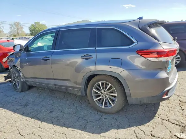 5TDKZRFHXJS542527 2018 TOYOTA HIGHLANDER - Image 2