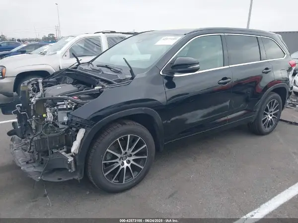 5TDKZRFHXJS543631 2018 TOYOTA HIGHLANDER - Image 2