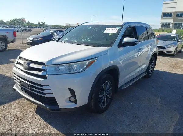 5TDKZRFHXJS545363 2018 TOYOTA HIGHLANDER - Image 2