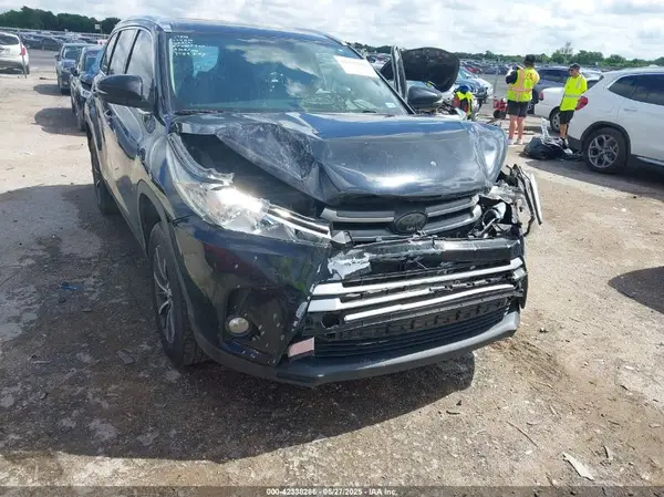 5TDKZRFHXJS546092 2018 TOYOTA HIGHLANDER - Image 1