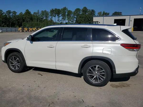 5TDKZRFHXJS546528 2018 TOYOTA HIGHLANDER - Image 2