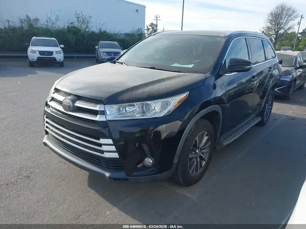 5TDKZRFHXJS546612 2018 TOYOTA HIGHLANDER - Image 2