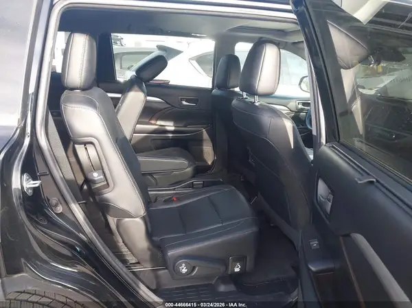 5TDKZRFHXJS546612 2018 TOYOTA HIGHLANDER - Image 8