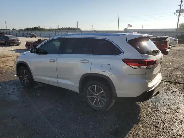 5TDKZRFHXJS547033 2018 TOYOTA HIGHLANDER - Image 2