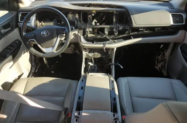5TDKZRFHXJS547033 2018 TOYOTA HIGHLANDER - Image 8