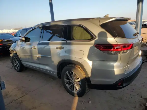 5TDKZRFHXJS547226 2018 TOYOTA HIGHLANDER - Image 2