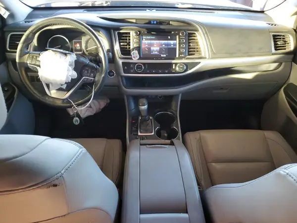 5TDKZRFHXJS547226 2018 TOYOTA HIGHLANDER - Image 8