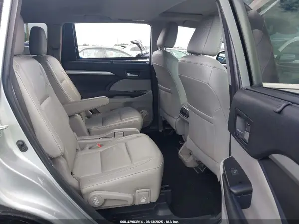 5TDKZRFHXJS548232 2018 TOYOTA HIGHLANDER - Image 8