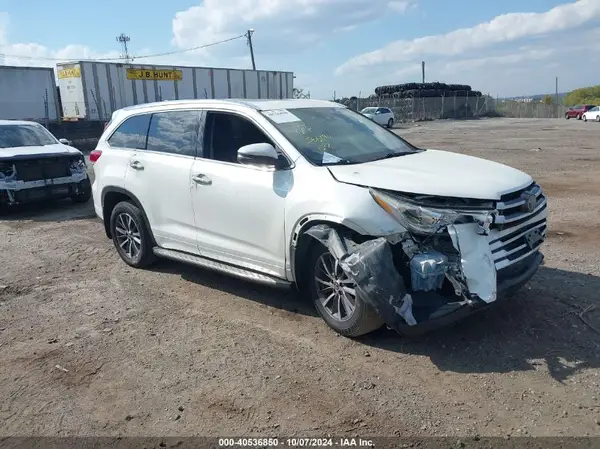 5TDKZRFHXJS548361 2018 TOYOTA HIGHLANDER - Image 1