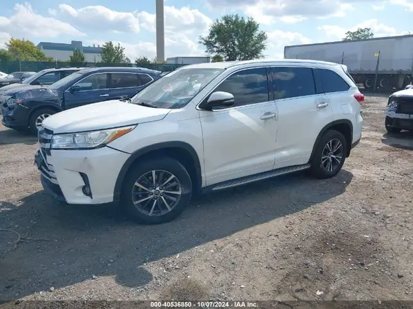 5TDKZRFHXJS548361 2018 TOYOTA HIGHLANDER - Image 2