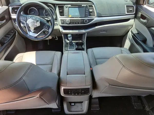 5TDKZRFHXJS549736 2018 TOYOTA HIGHLANDER - Image 8