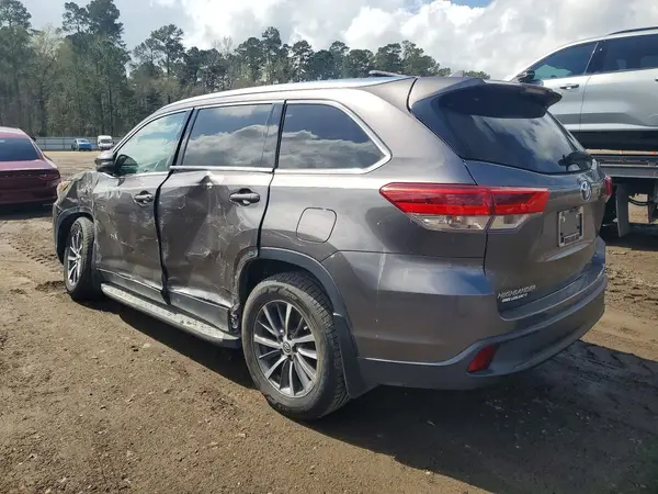 5TDKZRFHXKS300368 2019 TOYOTA HIGHLANDER - Image 2