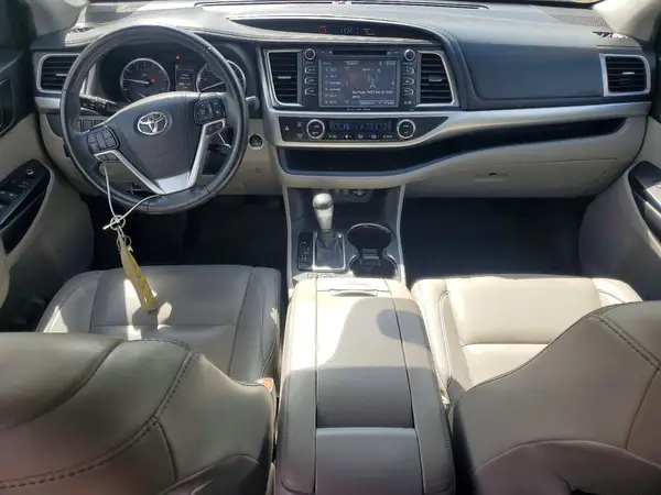 5TDKZRFHXKS300368 2019 TOYOTA HIGHLANDER - Image 8