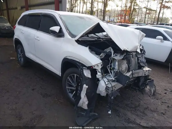 5TDKZRFHXKS301679 2019 TOYOTA HIGHLANDER - Image 1