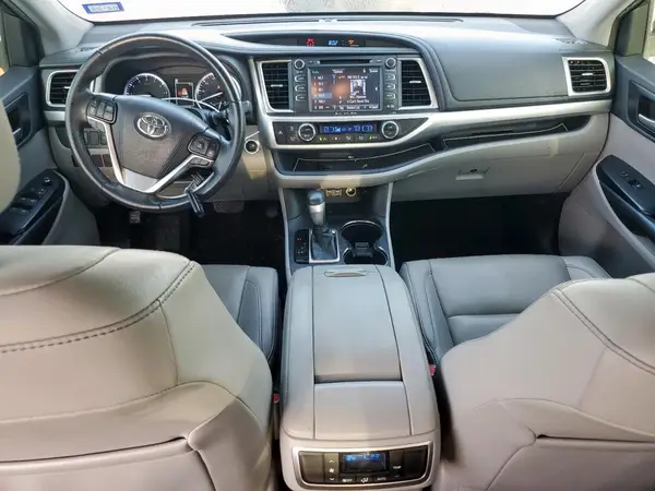 5TDKZRFHXKS307434 2019 TOYOTA HIGHLANDER - Image 8
