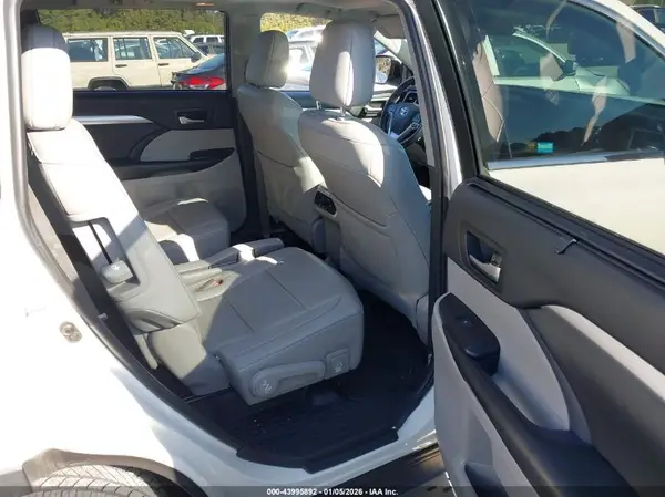 5TDKZRFHXKS310592 2019 TOYOTA HIGHLANDER - Image 8