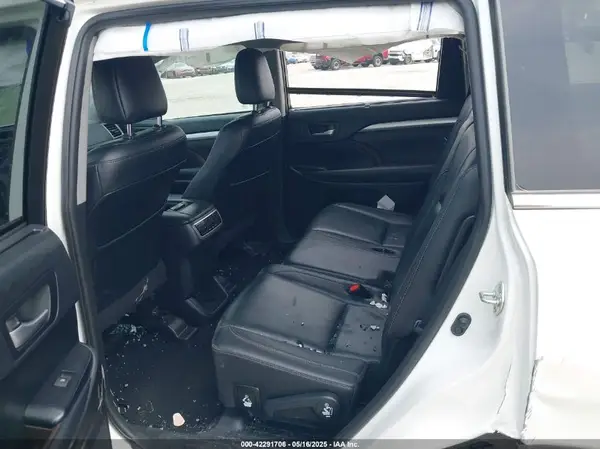 5TDKZRFHXKS320278 2019 TOYOTA HIGHLANDER - Image 8