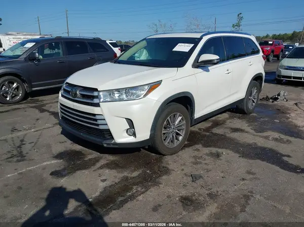 5TDKZRFHXKS320801 2019 TOYOTA HIGHLANDER - Image 2