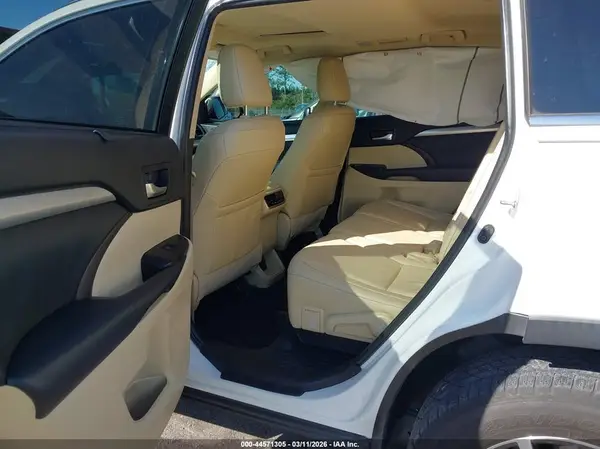 5TDKZRFHXKS320801 2019 TOYOTA HIGHLANDER - Image 8