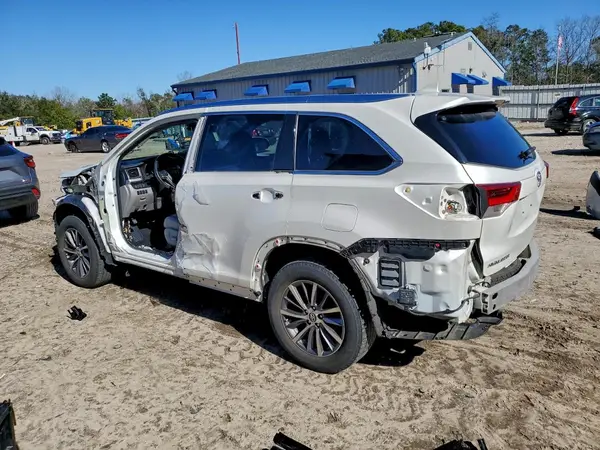 5TDKZRFHXKS321916 2019 TOYOTA HIGHLANDER - Image 2