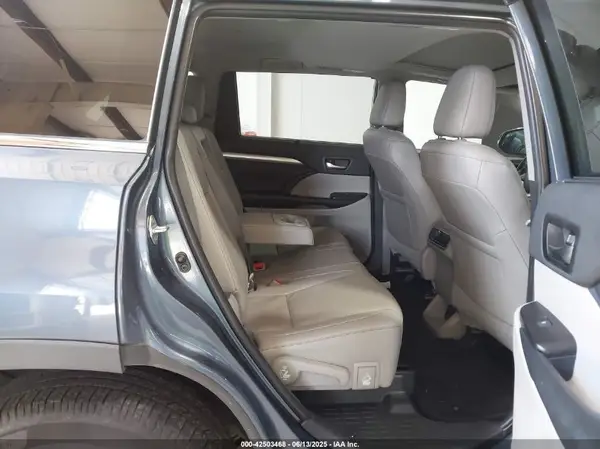 5TDKZRFHXKS331166 2019 TOYOTA HIGHLANDER - Image 8